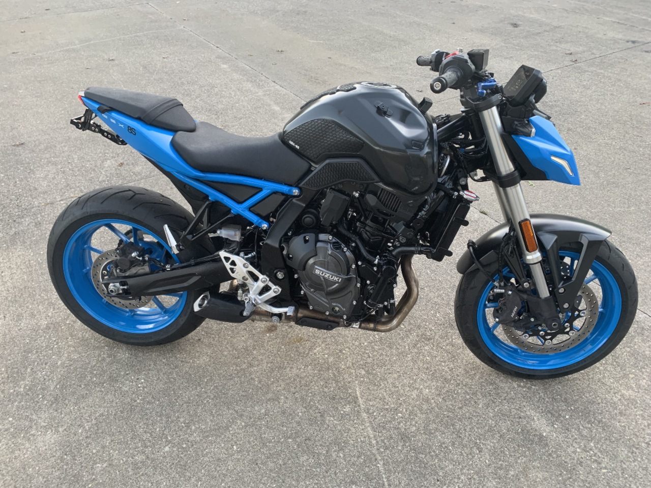 2023 SUZUKI GSX-8S